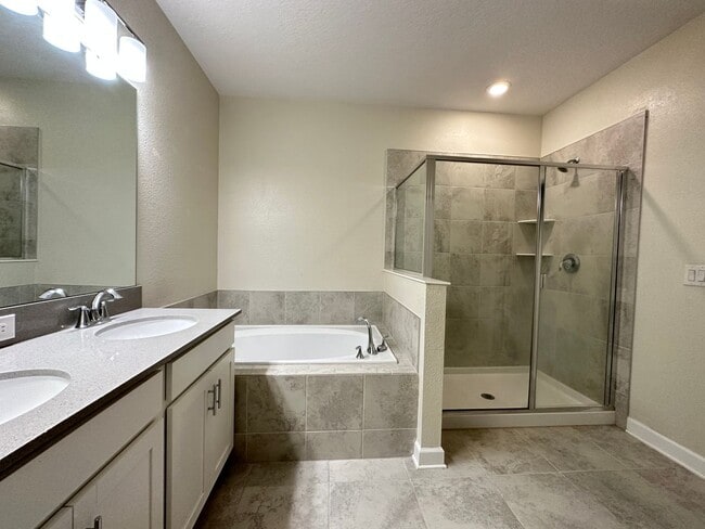 Building Photo - 4 Bed 3.5 Bath Townhouse for rent in Storey Lake