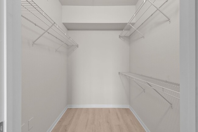 Building Photo - Stylish and luxurious 1-bedroom, 1-bath co...