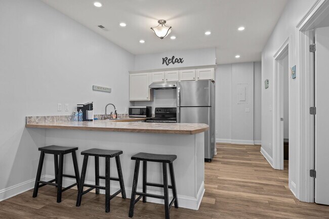 Building Photo - 360 Island Rd