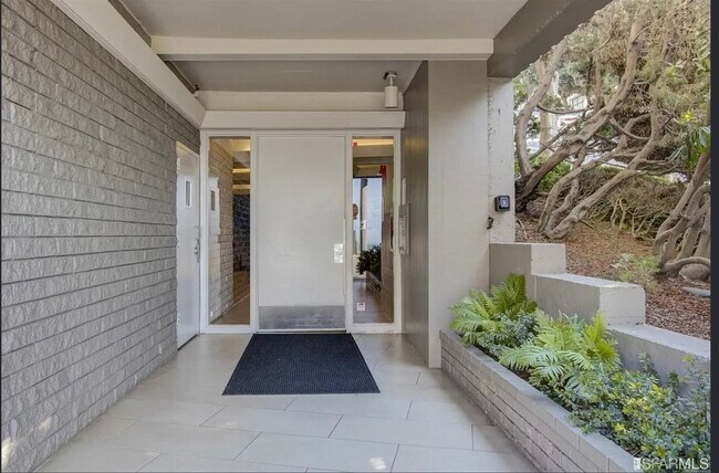 Building Photo - 1 Bed/1 Bath In Pacific Heights with Parking and Roof Deck