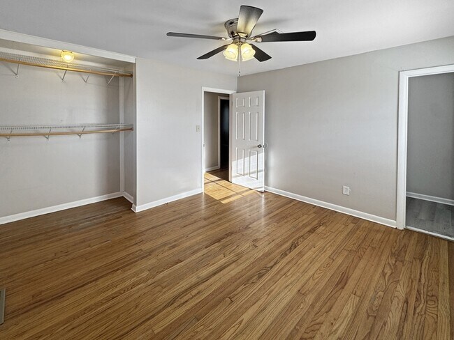 Building Photo - 1707 Buena Vista Cir SE