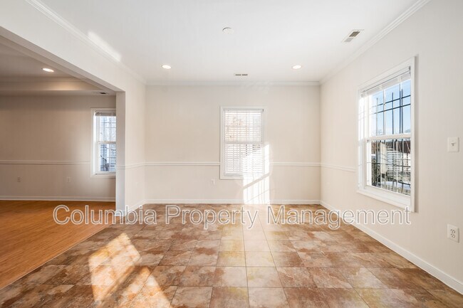 Building Photo - 2421 Franklin St NE