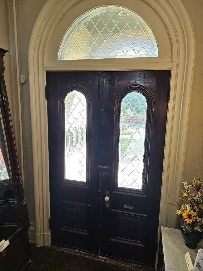 Building Photo - 936 Main St