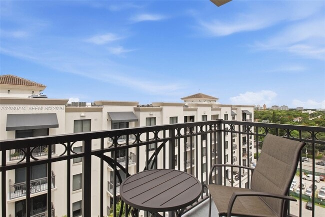 Building Photo - 301 Altara Ave