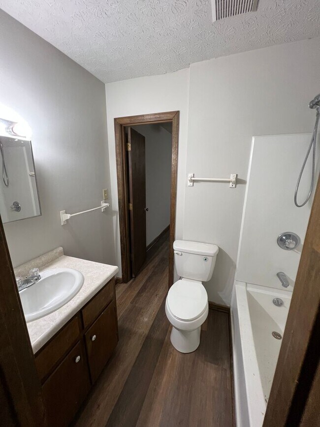 Building Photo - East Athens Duplex For Rent!