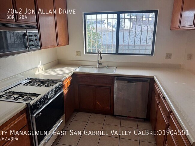 Building Photo - 7042 Jon Allan Dr