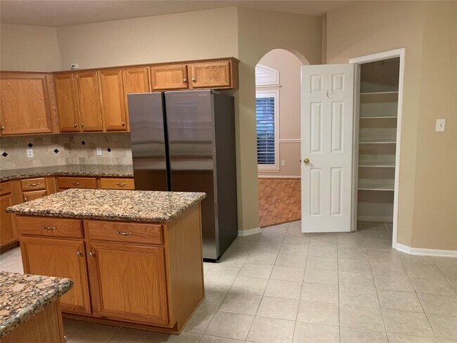 Building Photo - 2114 Winding Hollow Dr