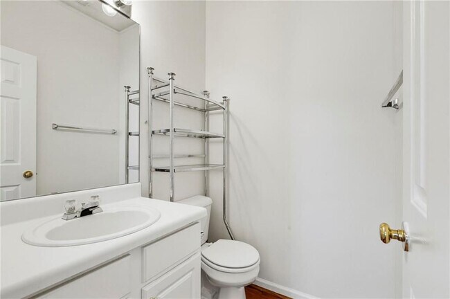 Building Photo - 490 Chippenham Ct
