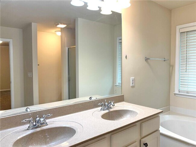 Building Photo - 530 Constellation Overlook SW