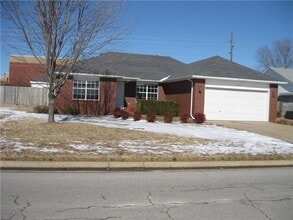 Building Photo - 1301 SE 21st St