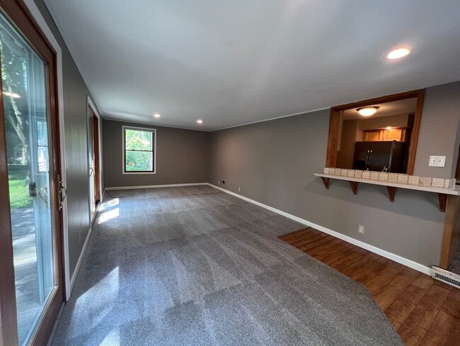 Building Photo - East Grand Rapids Schools - 4 bedroom home