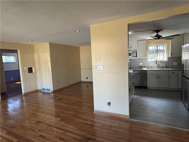 Building Photo - 96 Moger Dr