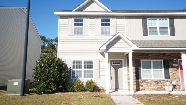 Building Photo - Two Bedroom Two and half Bathrooms Townhome!
