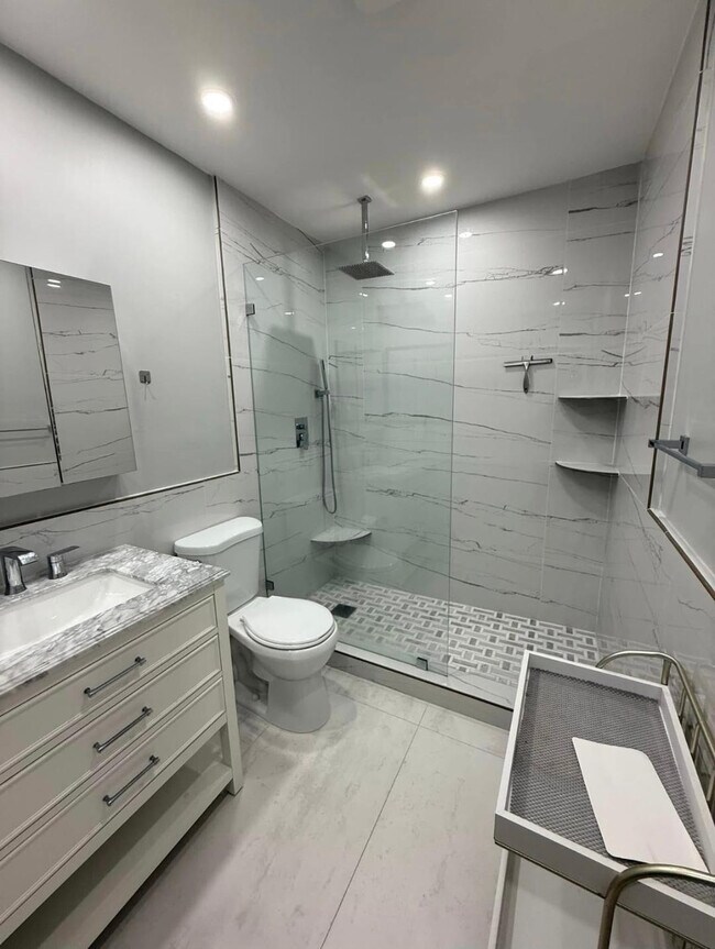 Building Photo - 2191 NE 68th St