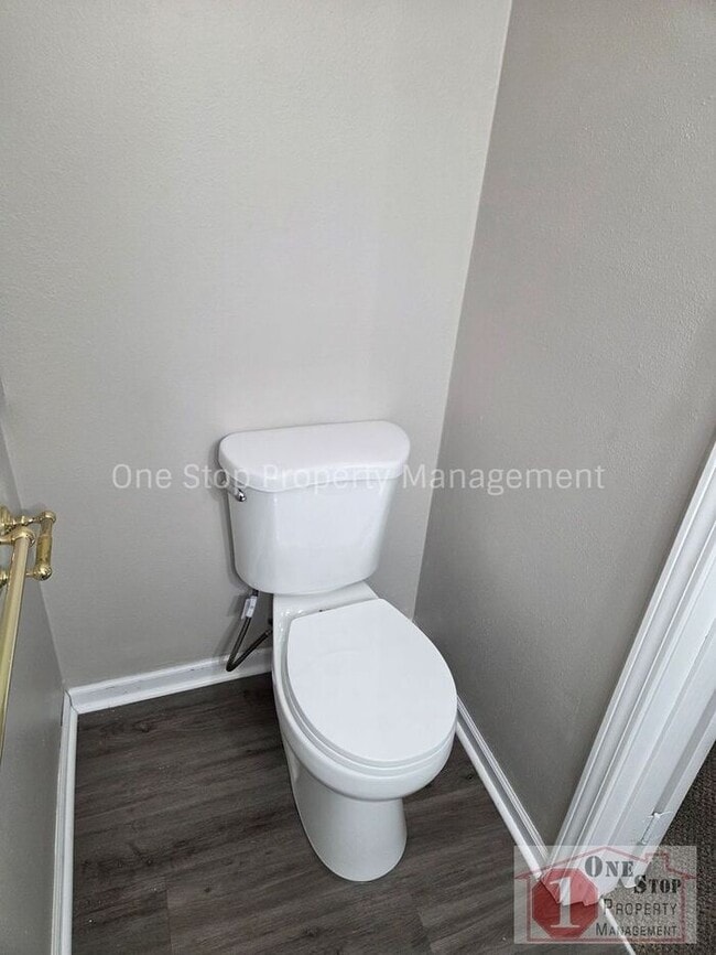 Building Photo - Cozy 3 bedroom 2.5 bathroom in Blue Springs, MO!