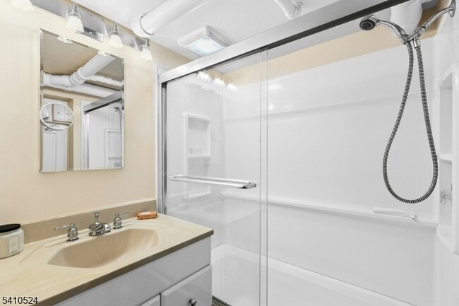 Building Photo - 109 North Ave