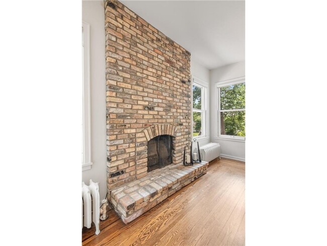 Building Photo - 1621 W 25th St