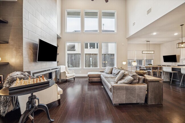 Building Photo - 618 Pink Azalea Trail