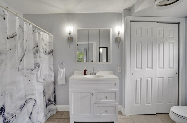 Building Photo - 502 Rambling Dr Cir