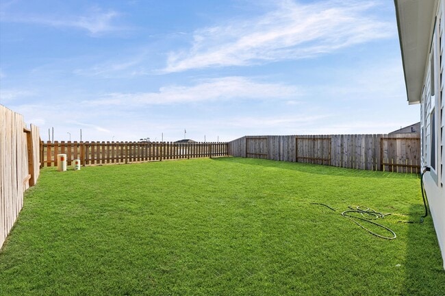 Building Photo - 8742 Vacek Xing Wy