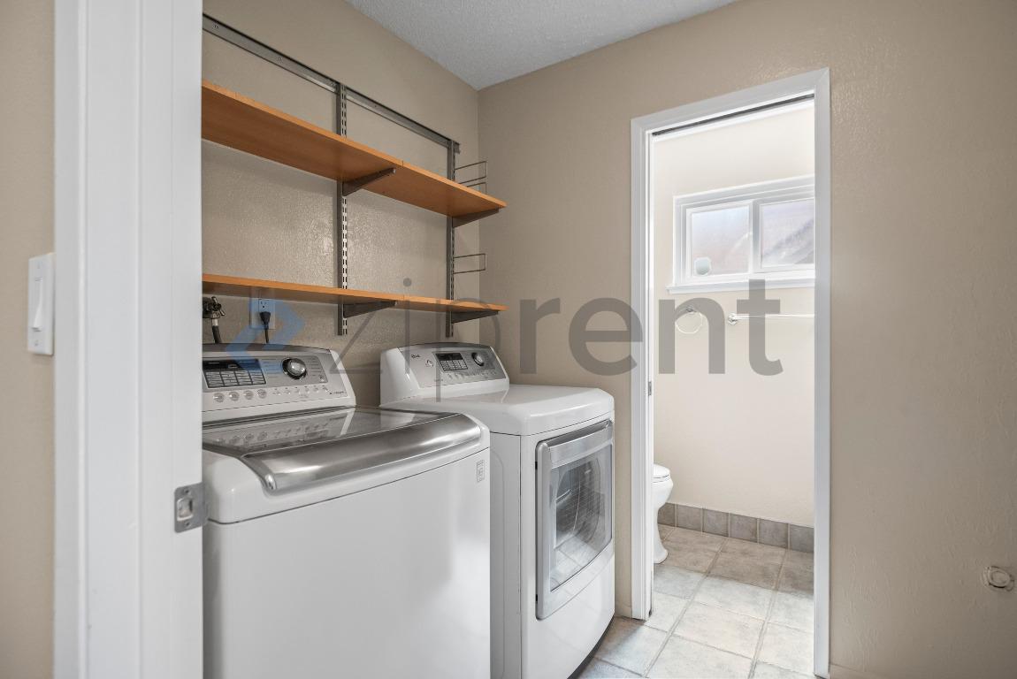 Building Photo - Unit