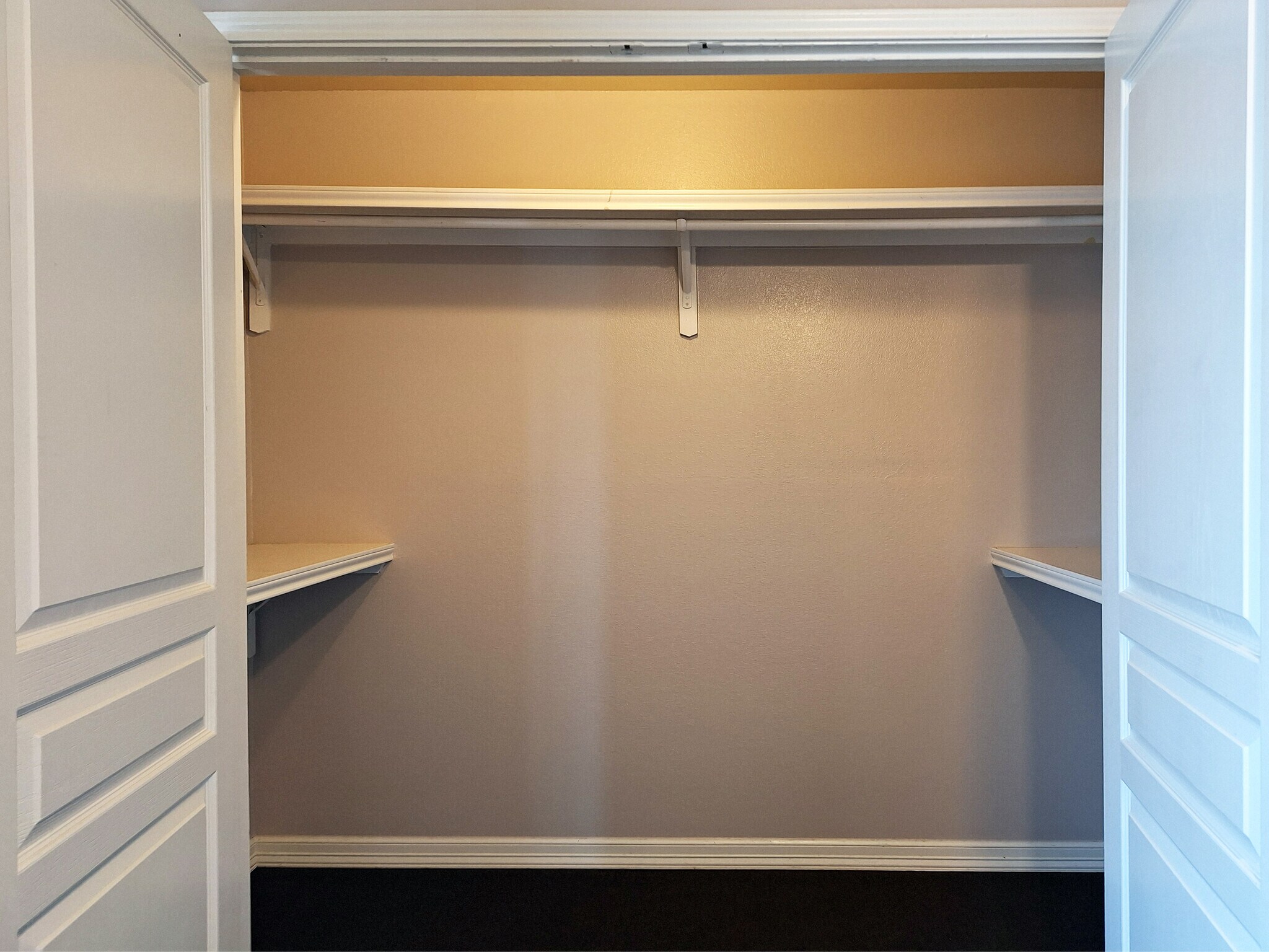 Building Photo - 1907 Maria Isabel Dr