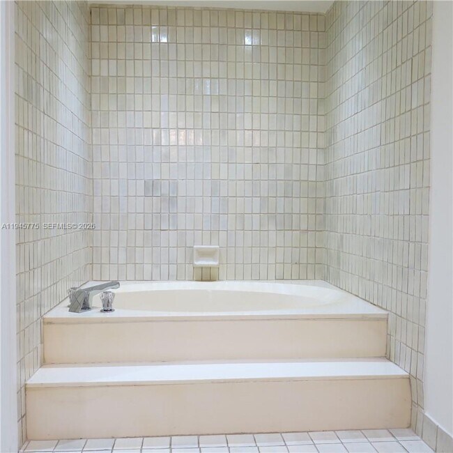 Building Photo - 251 Crandon Blvd