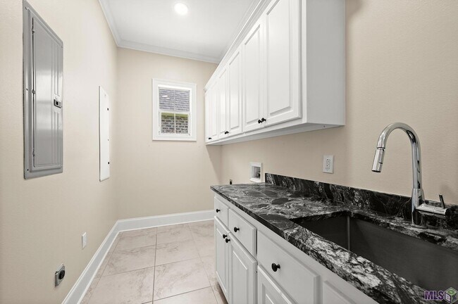 Building Photo - 19537 S Harrells Ferry Rd