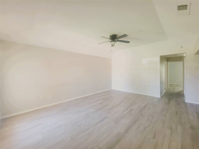 Building Photo - 3411 Stonewall Ln