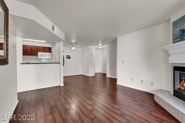 Building Photo - 2606 S Durango Dr
