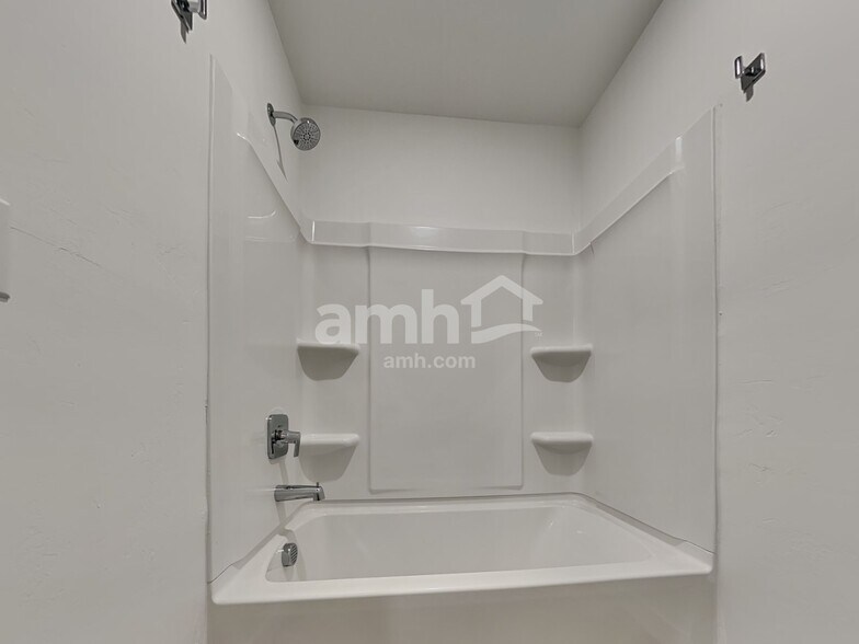 Building Photo - 9658 N Avenida Lucena