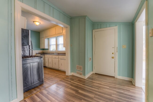Building Photo - Limited Time: Qualified Tenants Get Half P...