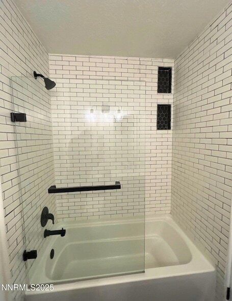 Building Photo - 640 James Ln