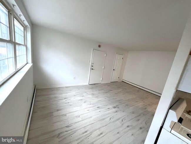 Building Photo - 6010 Bingham St