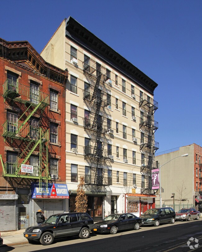 Building Photo - 1664 Park Ave