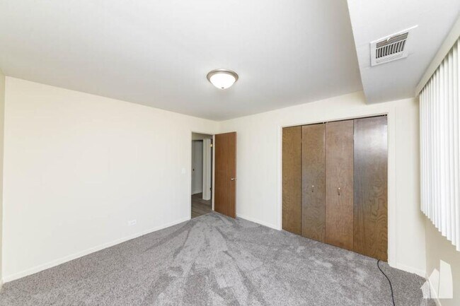 Building Photo - 2 bedroom in Lake Zurich IL 60047