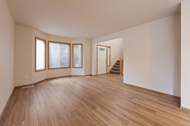 Building Photo - Move in ready now! 4 bedrooms in Lacey - North Thurston School district.