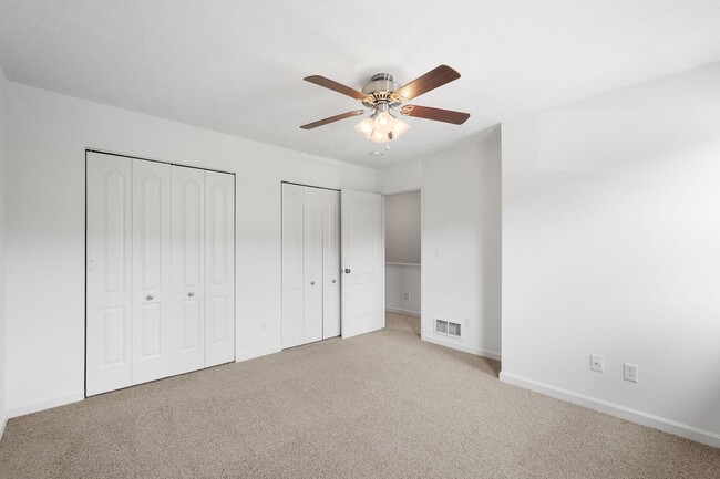 Building Photo - AVAILABLE OCT 1ST! 2-BEDROOM TOWNHOME IN N...