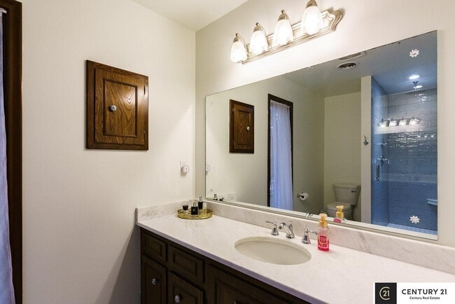 Building Photo - 845 Hidden Hills Dr