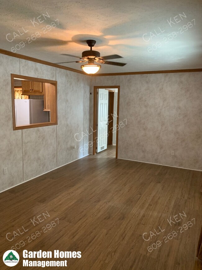 Building Photo - 4 Oak Dr