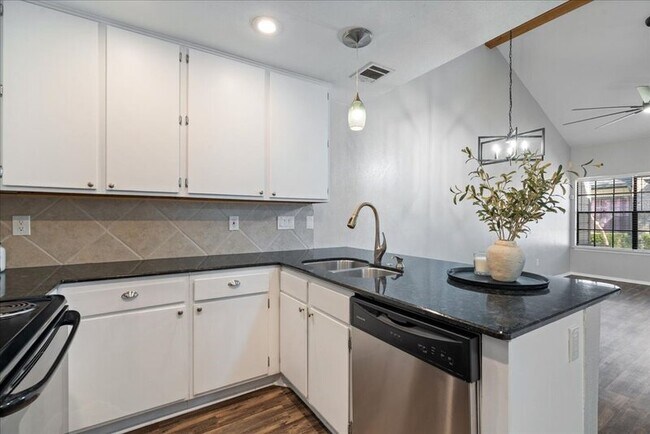 Building Photo - 1748 Ohlen Rd