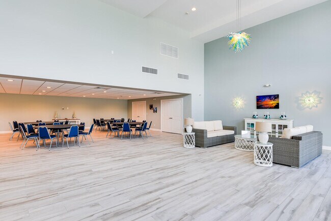 Building Photo - 145 S Ocean Ave
