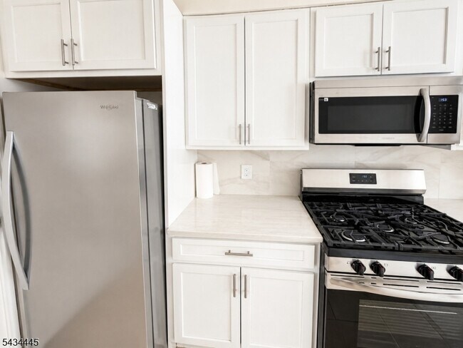 Building Photo - 137 Hammond Ave