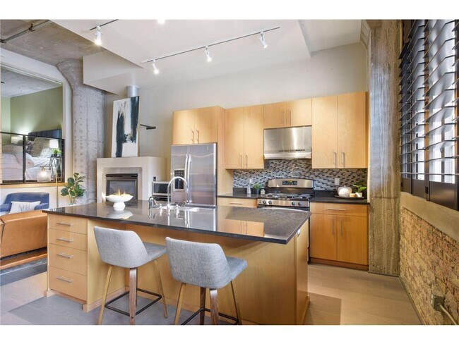 Building Photo - 525 N 3rd St