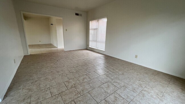 Building Photo - 5105 Danny Dr