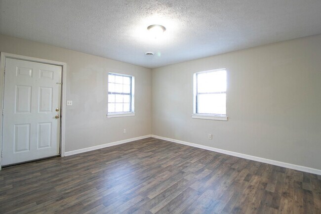 Building Photo - 9-409 Thompsonville Ln