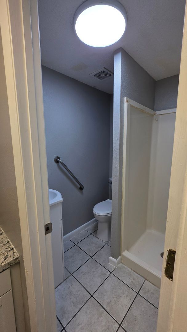 Building Photo - Studio garage apartment