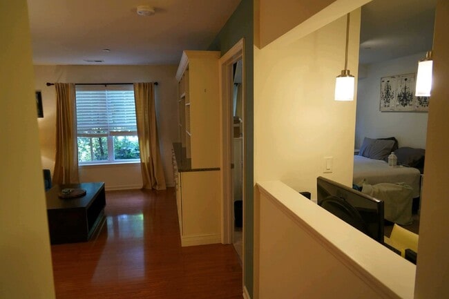 Building Photo - Quaker Green Professional Condo