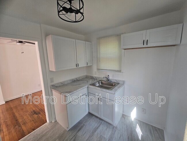 Building Photo - 15734 Meyers Rd