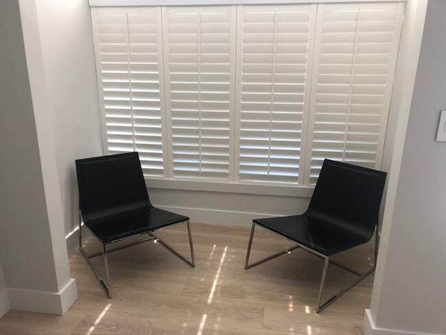 Sitting area in upstairs bedroom - 1412 N Crescent Heights Blvd